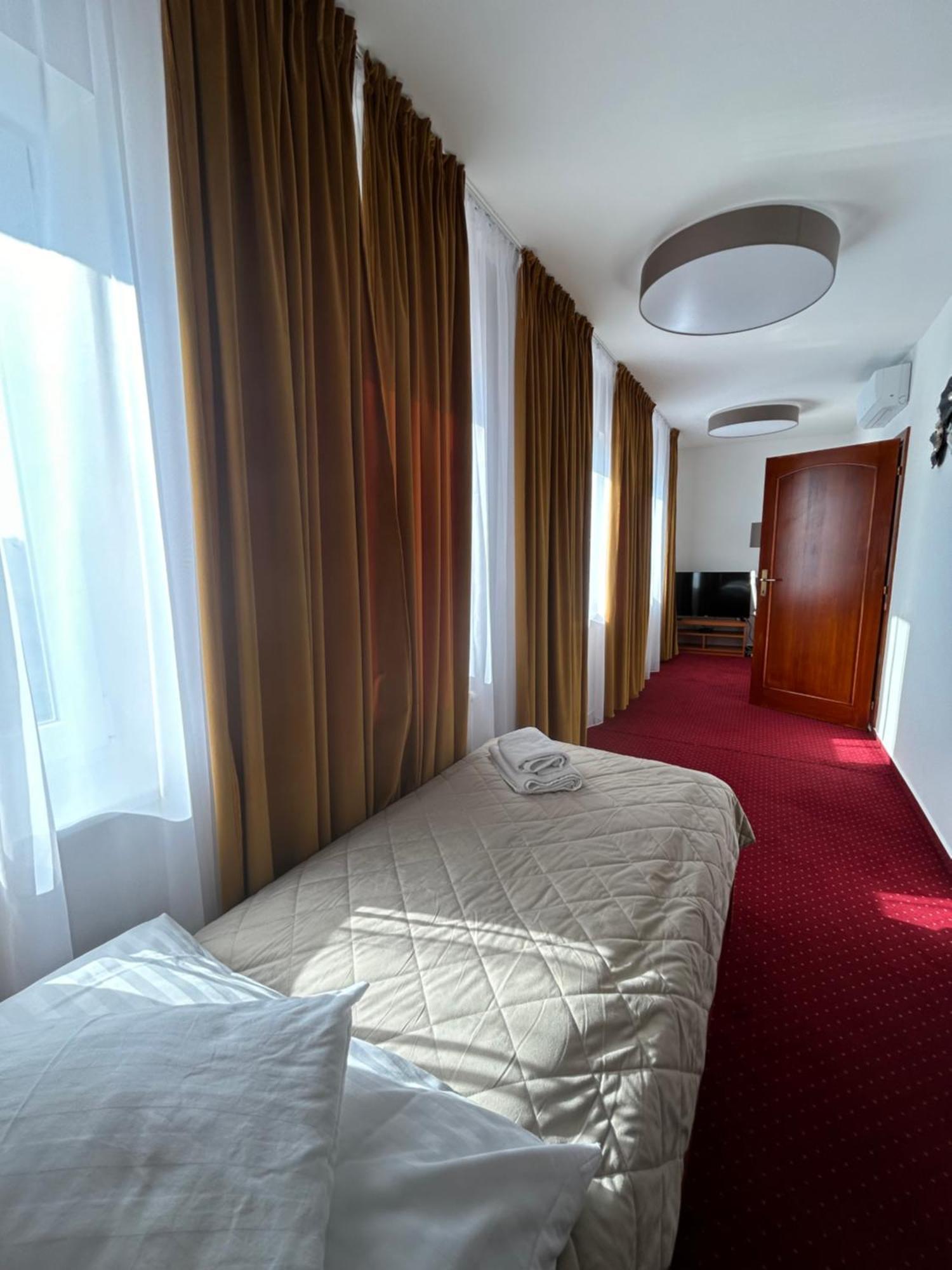 Hotel Evan U Hoffera Topoľčany Exterior foto
